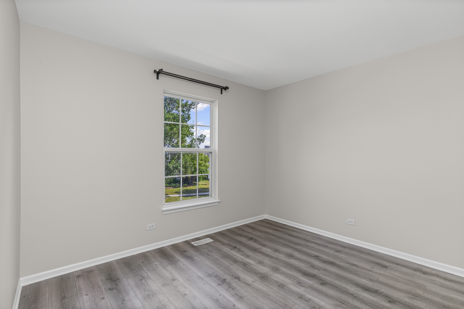 472 W Savoy Drive, Round Lake, IL 60073