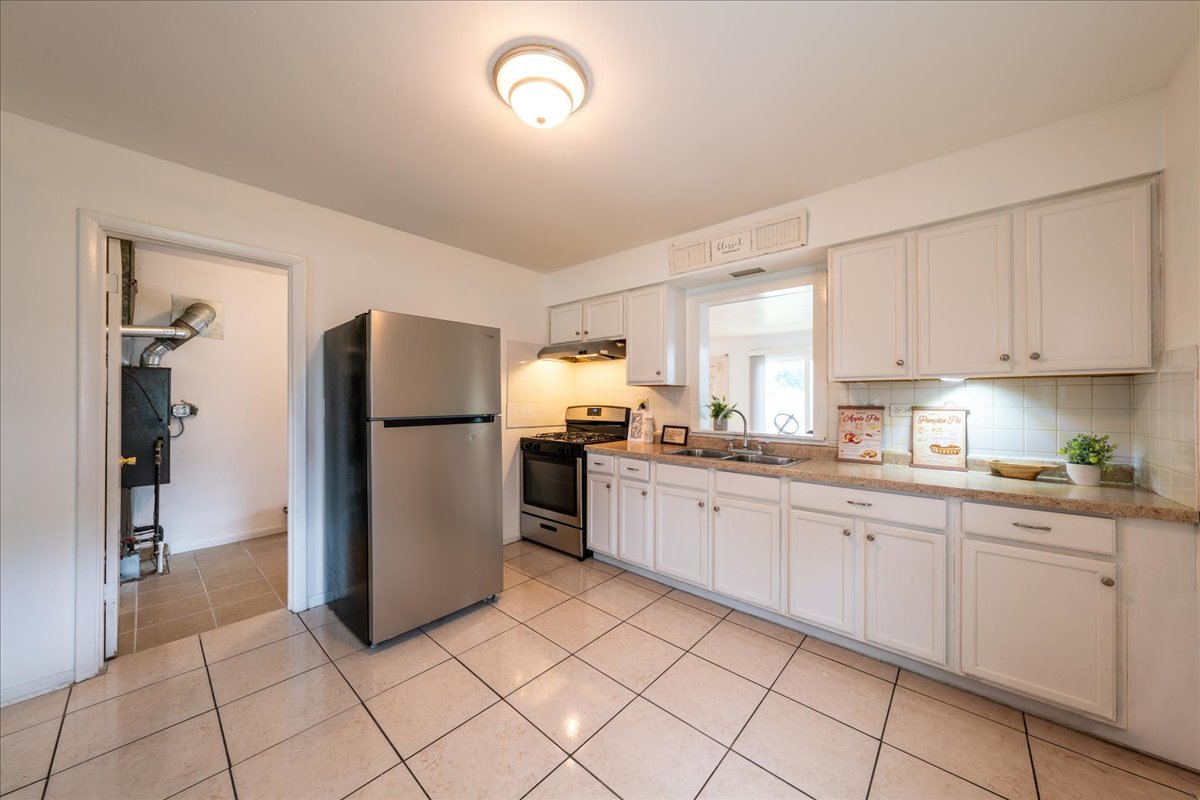309 N Edgewood Avenue, Wood Dale, IL 60191