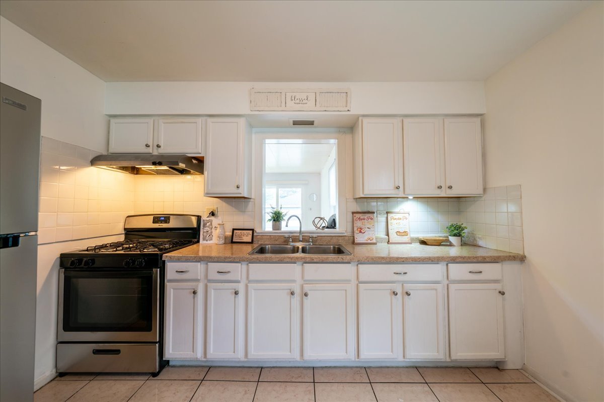 309 N Edgewood Avenue, Wood Dale, IL 60191
