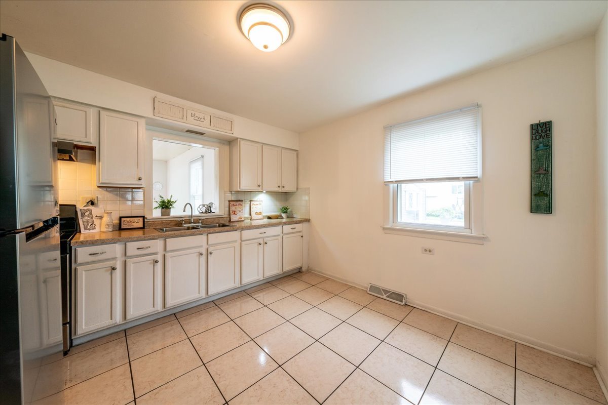 309 N Edgewood Avenue, Wood Dale, IL 60191
