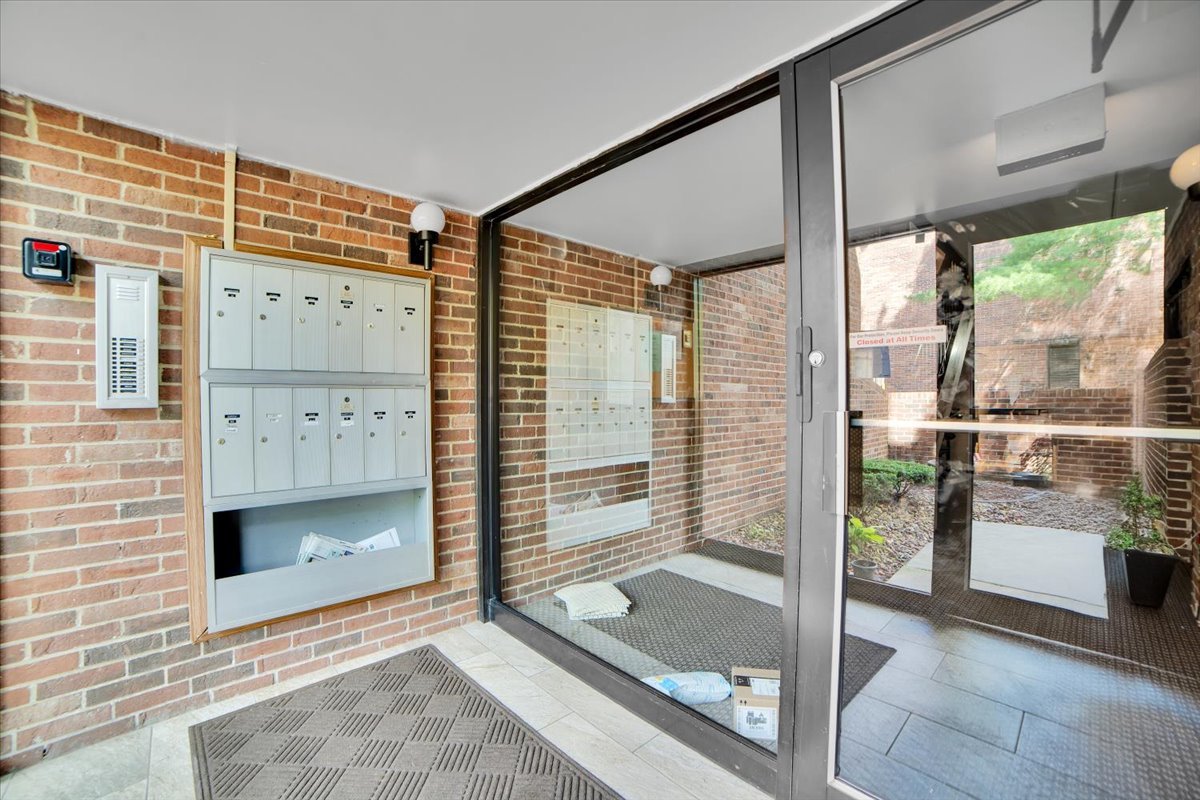 14511 Central Court #M2, Oak Forest, IL 60452