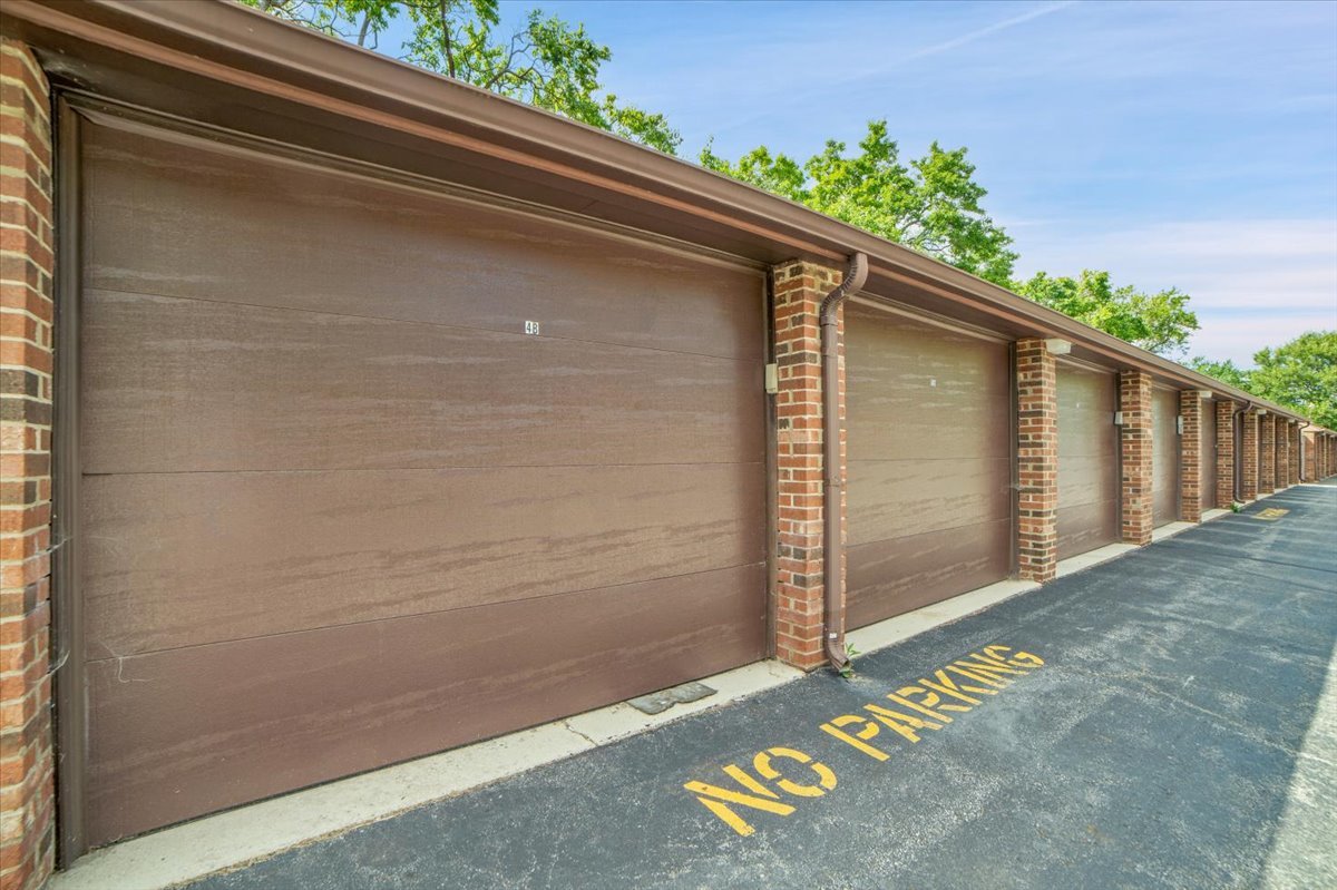 14511 Central Court #M2, Oak Forest, IL 60452