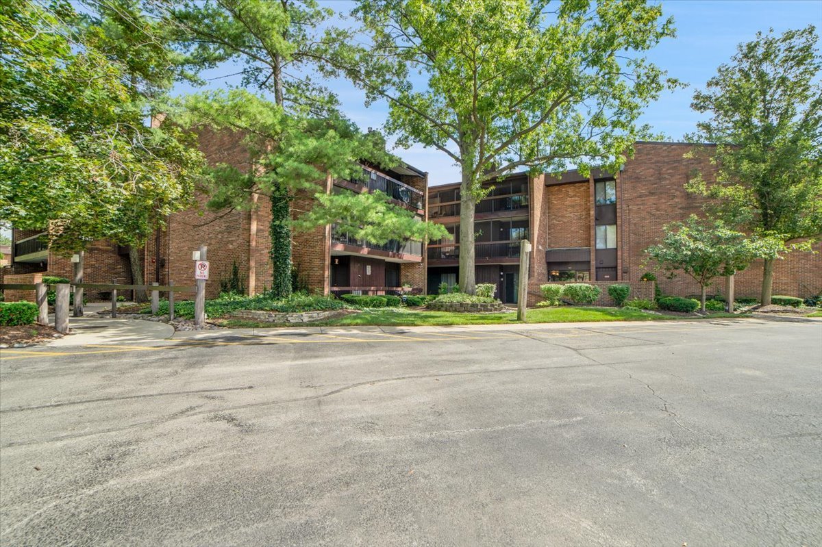 14511 Central Court #M2, Oak Forest, IL 60452