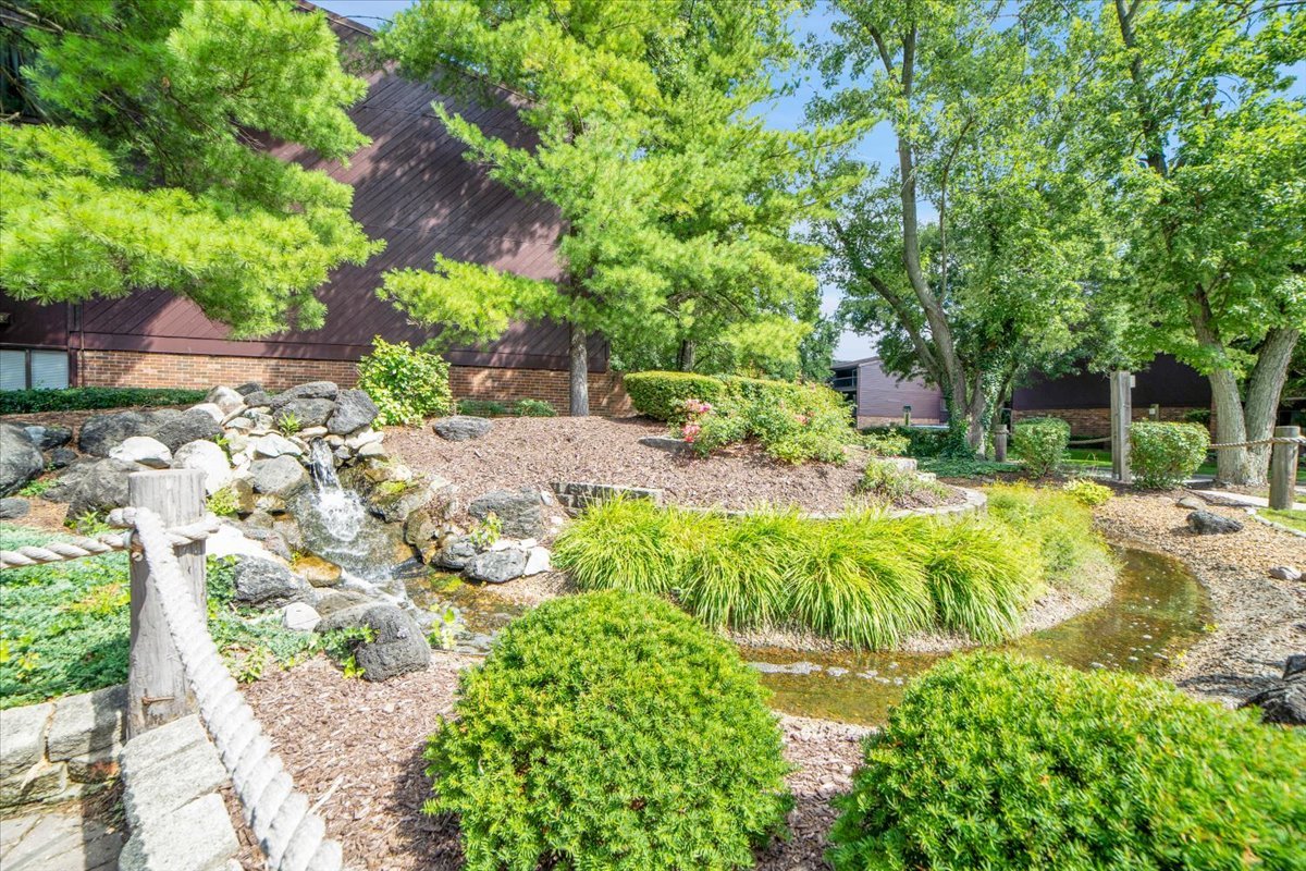 14511 Central Court #M2, Oak Forest, IL 60452