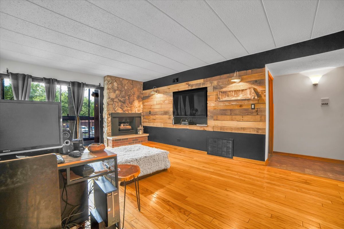 14511 Central Court #M2, Oak Forest, IL 60452