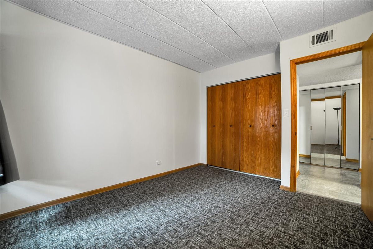 14511 Central Court #M2, Oak Forest, IL 60452