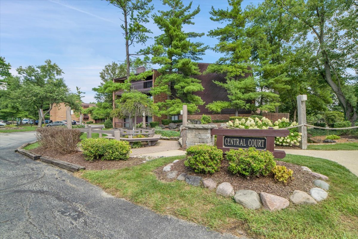 14511 Central Court #M2, Oak Forest, IL 60452