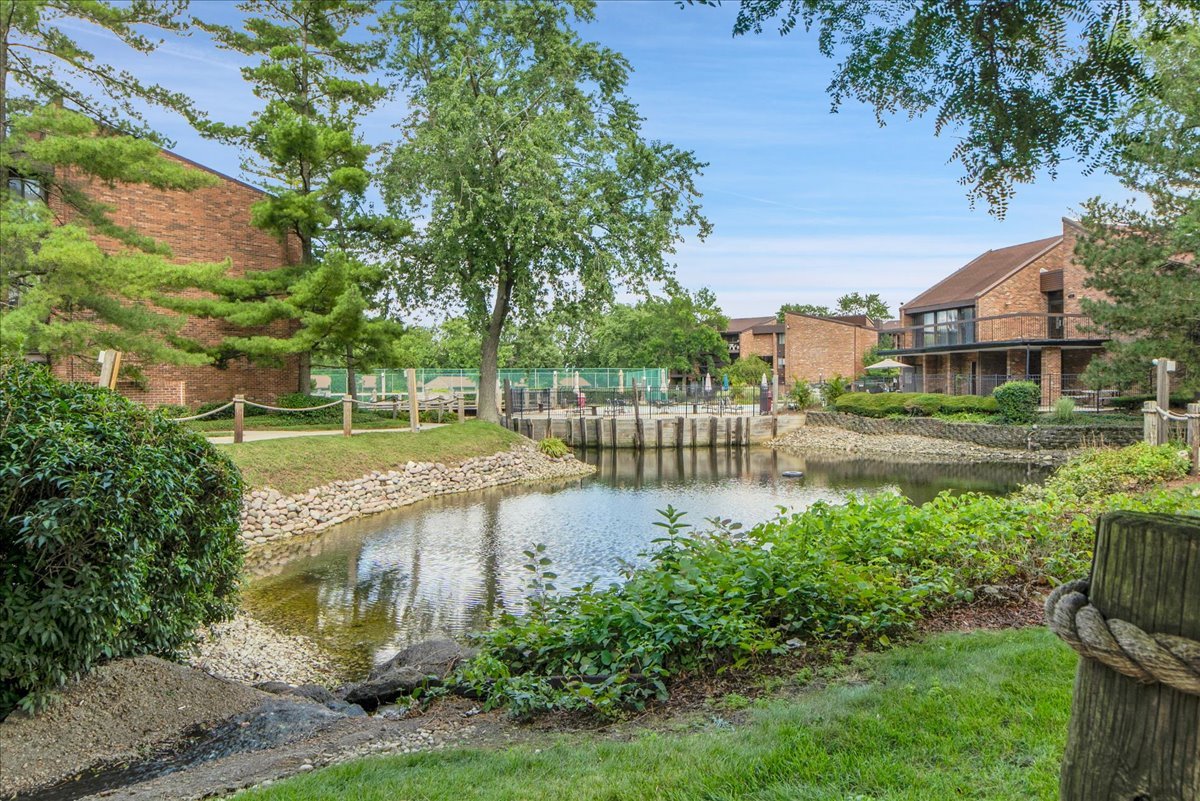 14511 Central Court #M2, Oak Forest, IL 60452