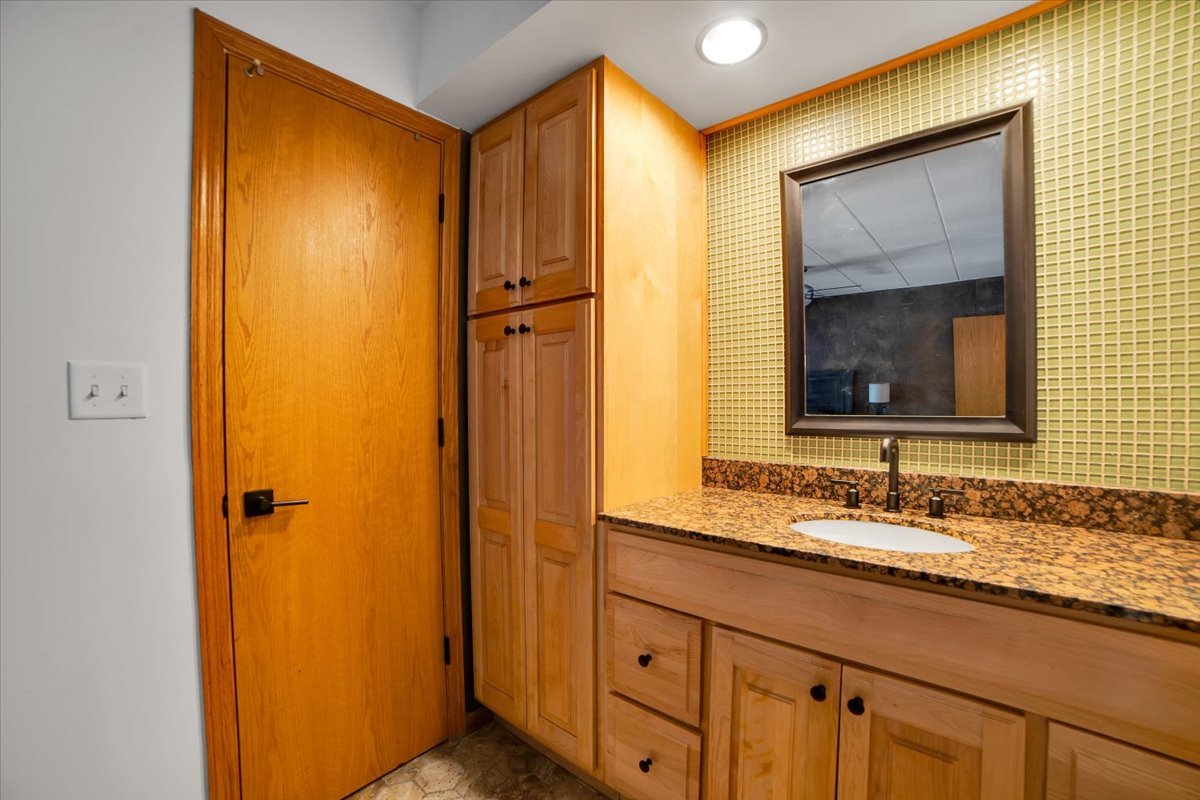 14511 Central Court #M2, Oak Forest, IL 60452