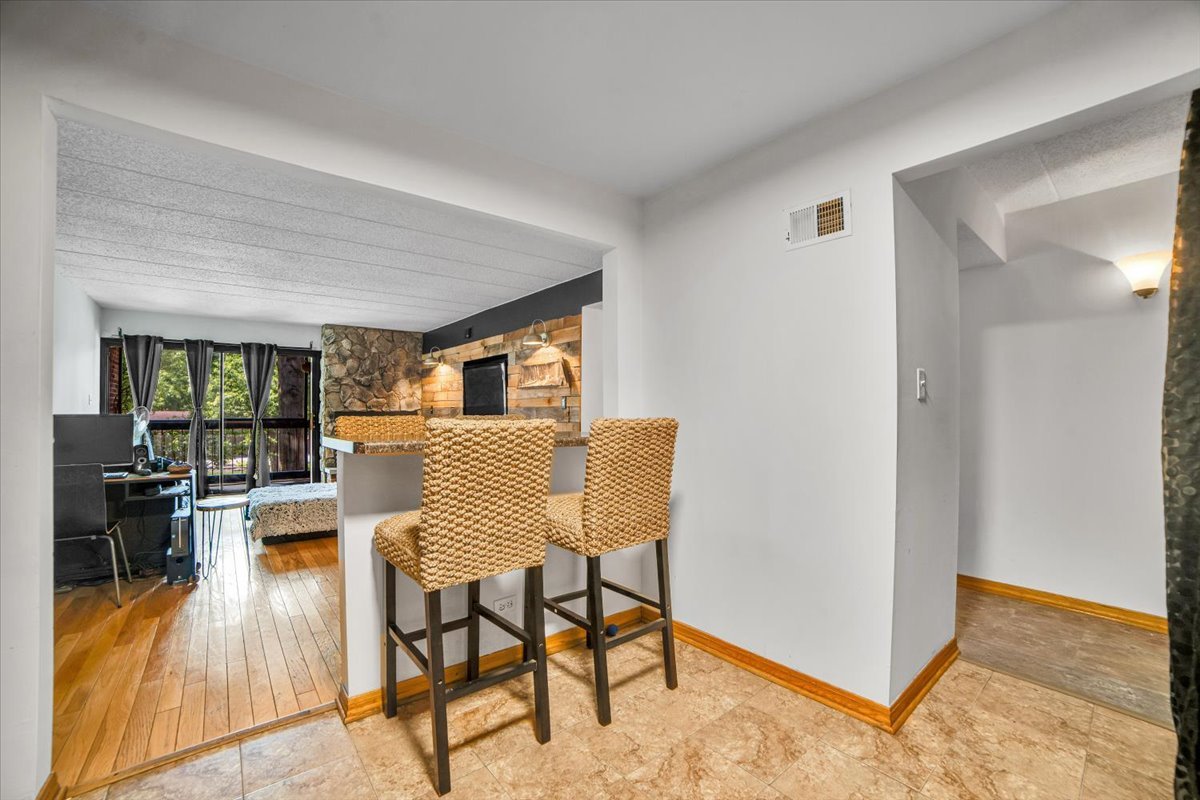 14511 Central Court #M2, Oak Forest, IL 60452