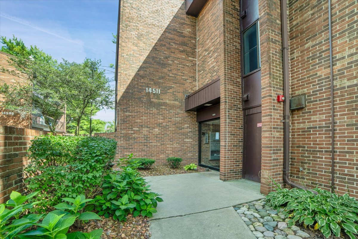 14511 Central Court #M2, Oak Forest, IL 60452