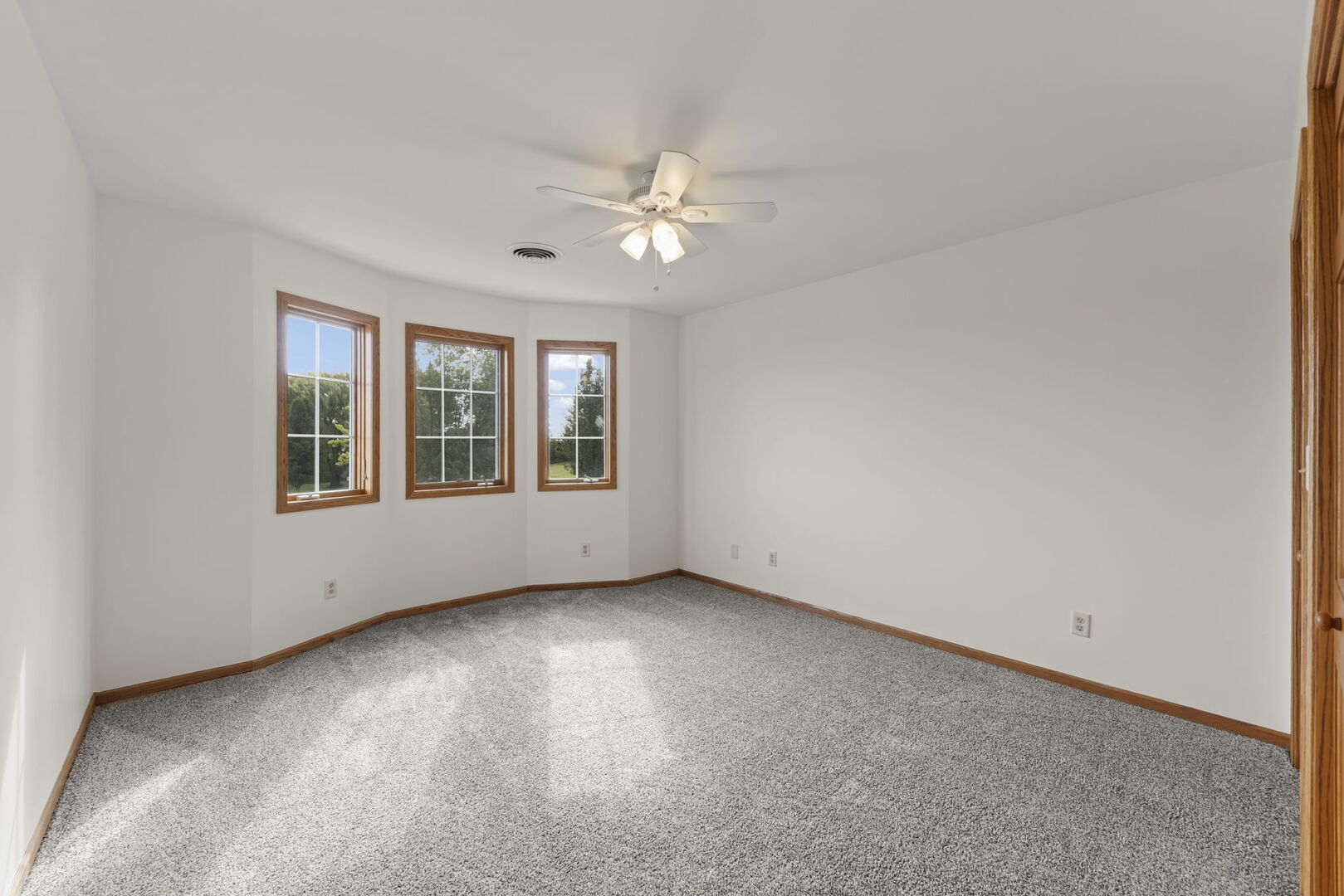 5065 E Sleepy Hollow Road, Earlville, IL 60518