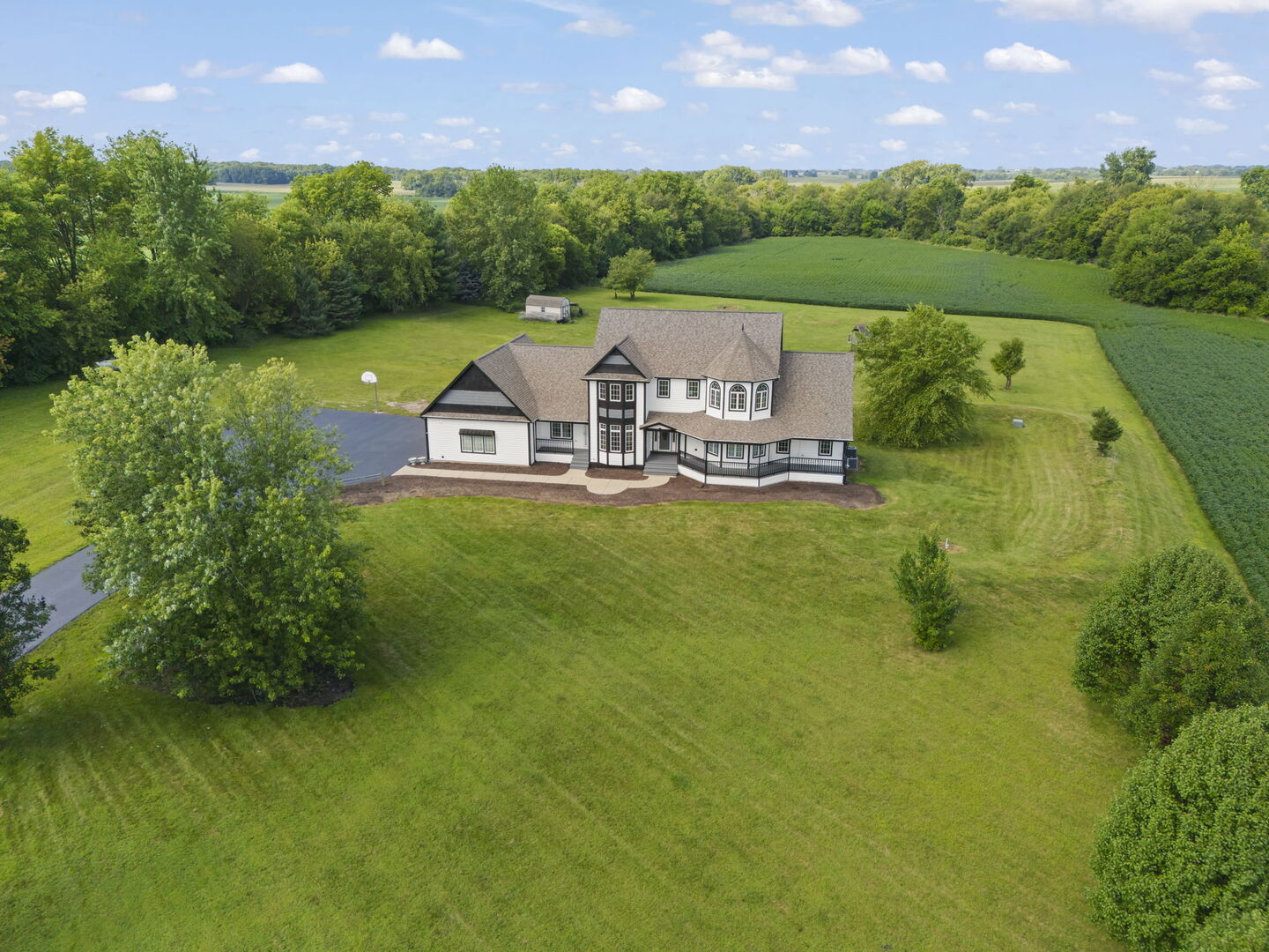 5065 E Sleepy Hollow Road, Earlville, IL 60518