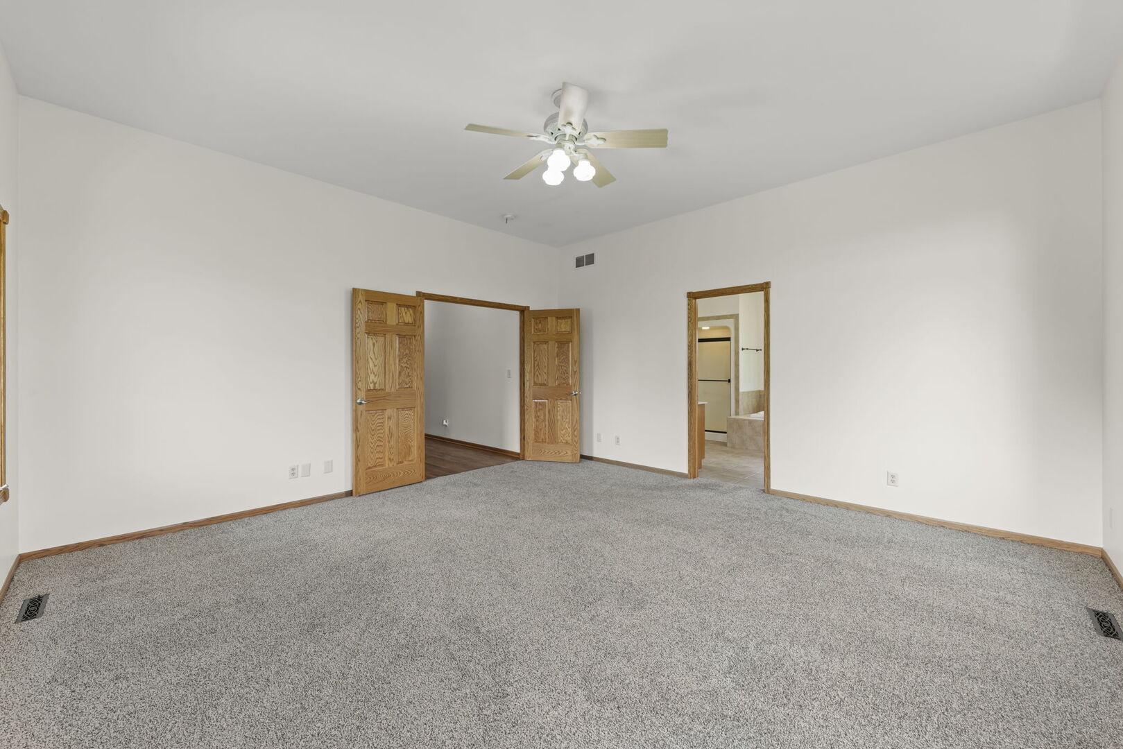5065 E Sleepy Hollow Road, Earlville, IL 60518