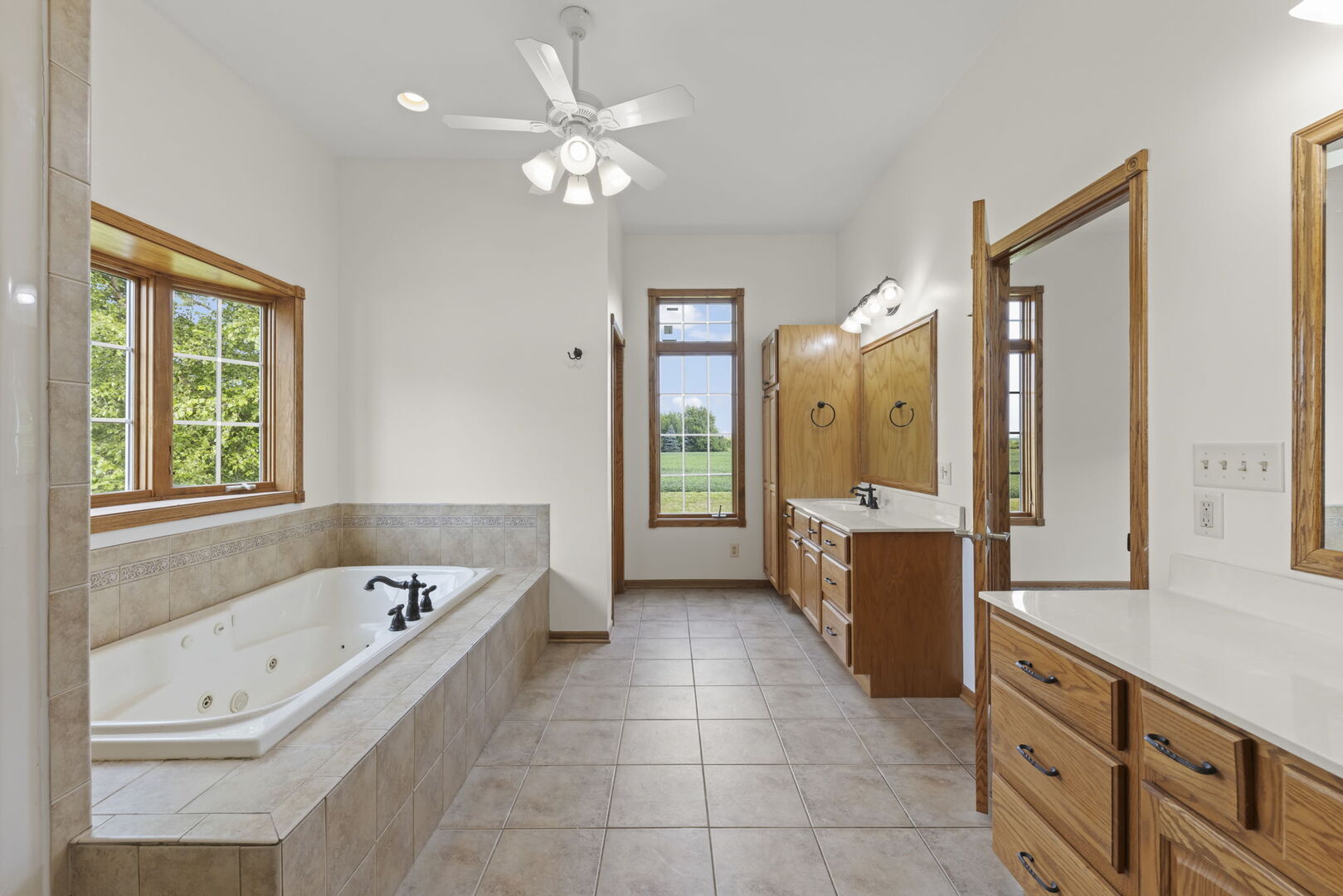 5065 E Sleepy Hollow Road, Earlville, IL 60518