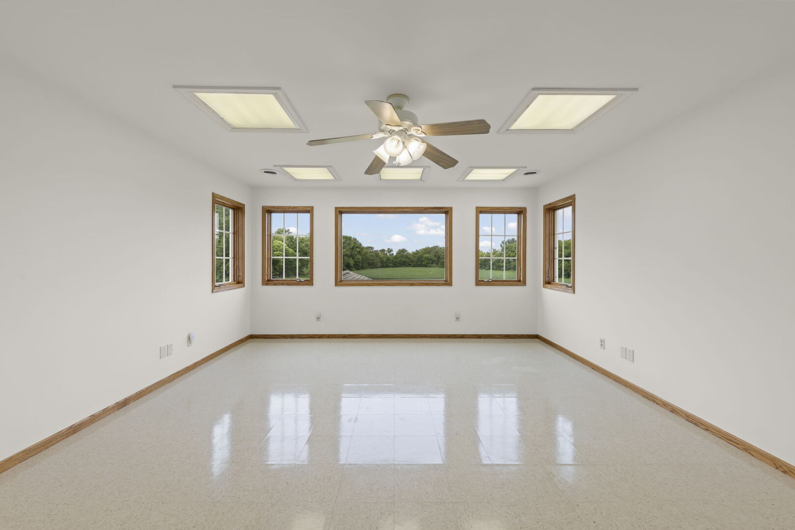 5065 E Sleepy Hollow Road, Earlville, IL 60518
