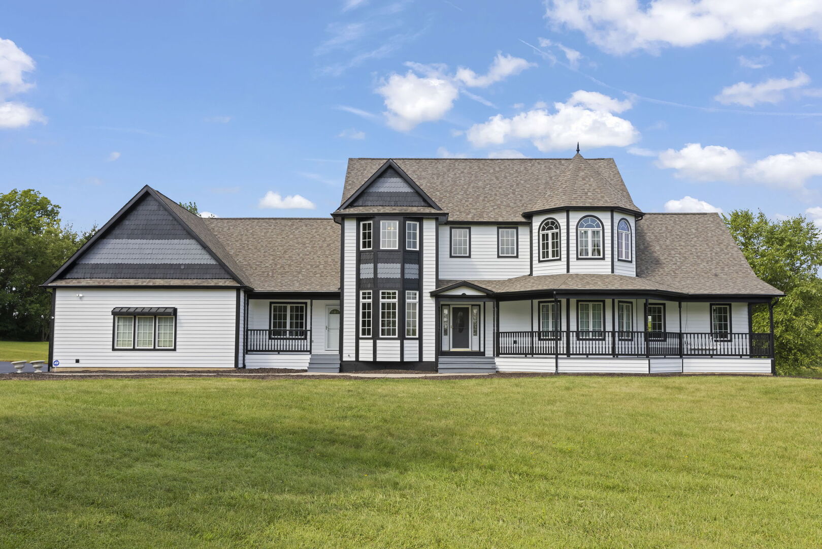 5065 E Sleepy Hollow Road, Earlville, IL 60518