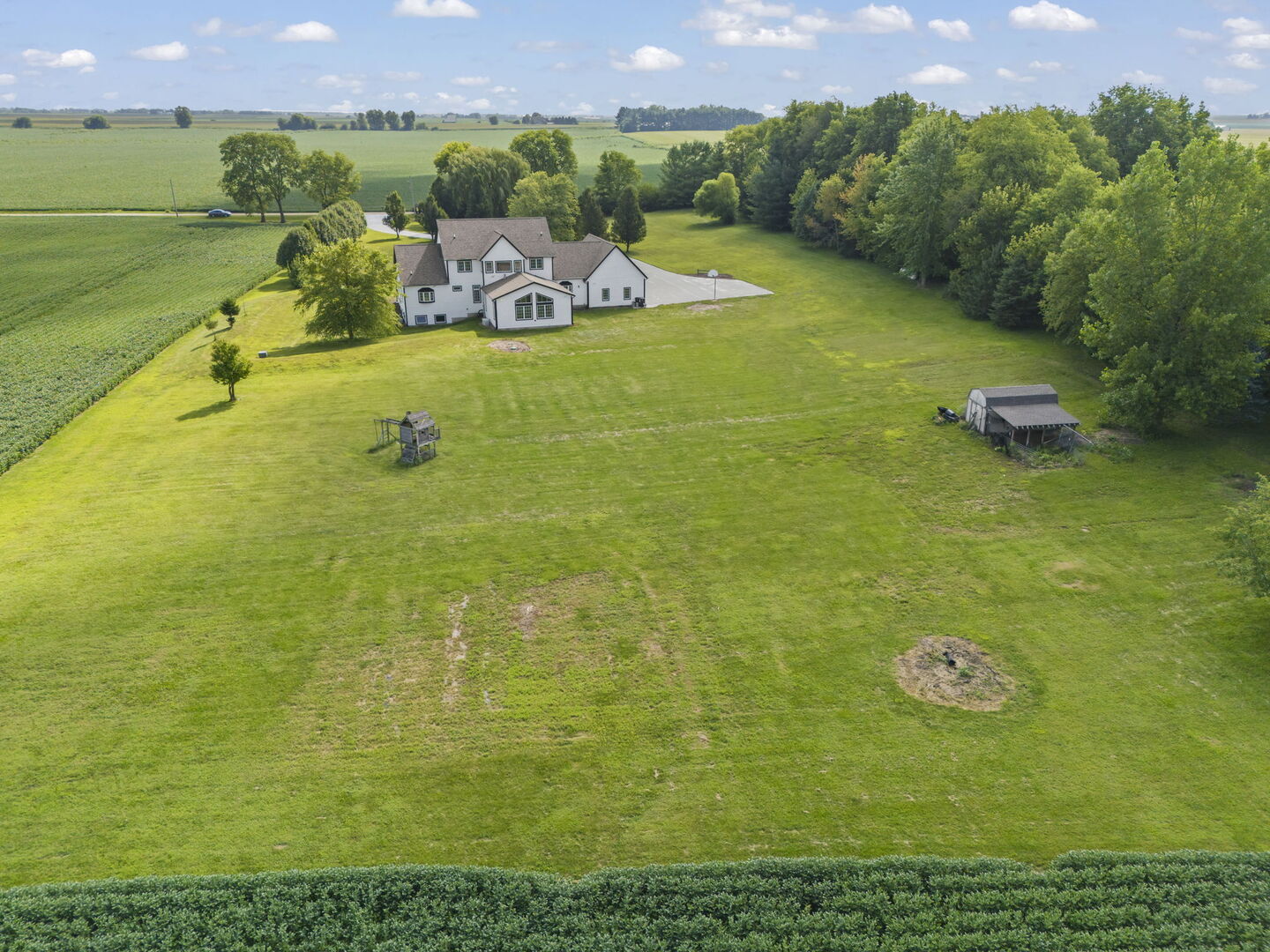 5065 E Sleepy Hollow Road, Earlville, IL 60518