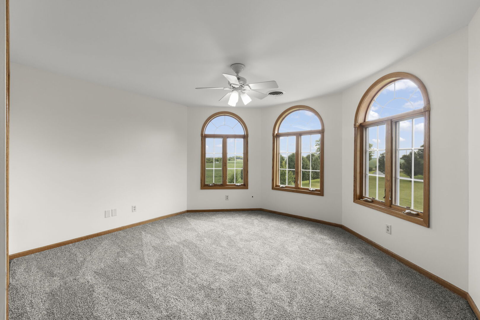 5065 E Sleepy Hollow Road, Earlville, IL 60518
