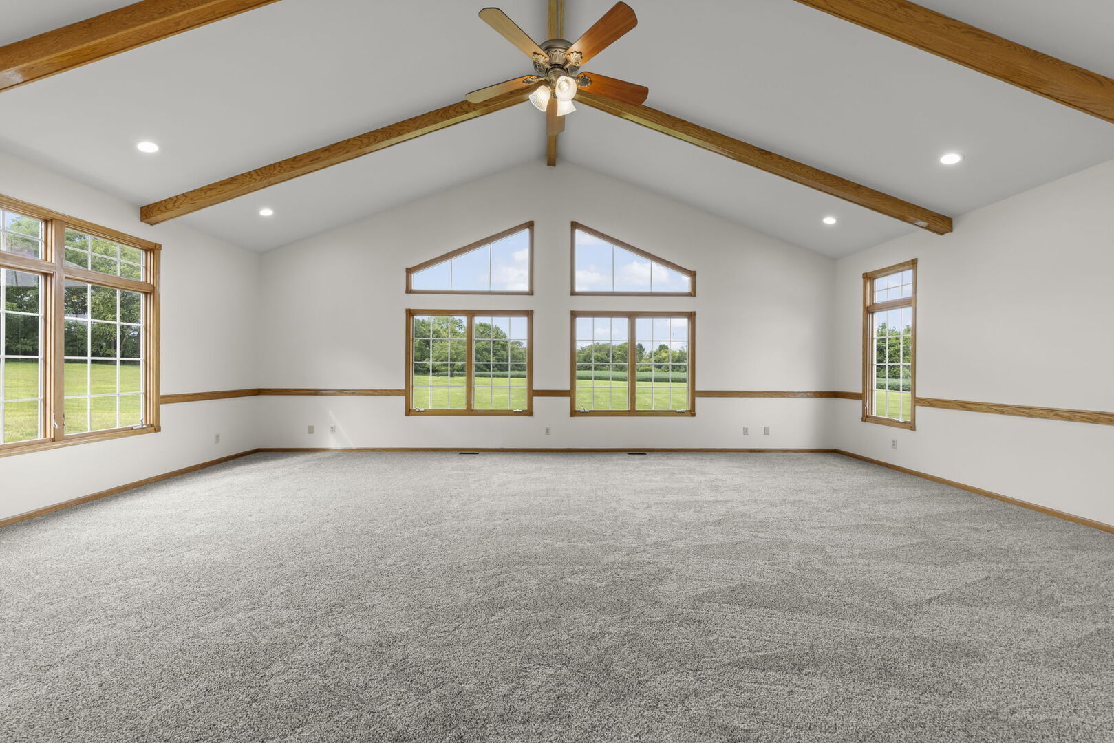5065 E Sleepy Hollow Road, Earlville, IL 60518