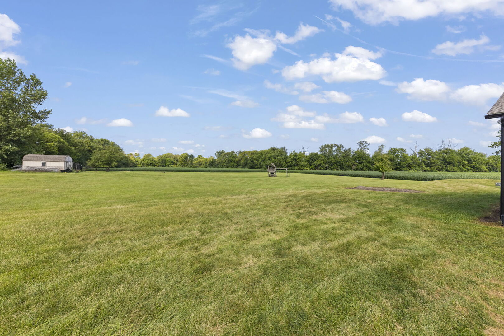 5065 E Sleepy Hollow Road, Earlville, IL 60518