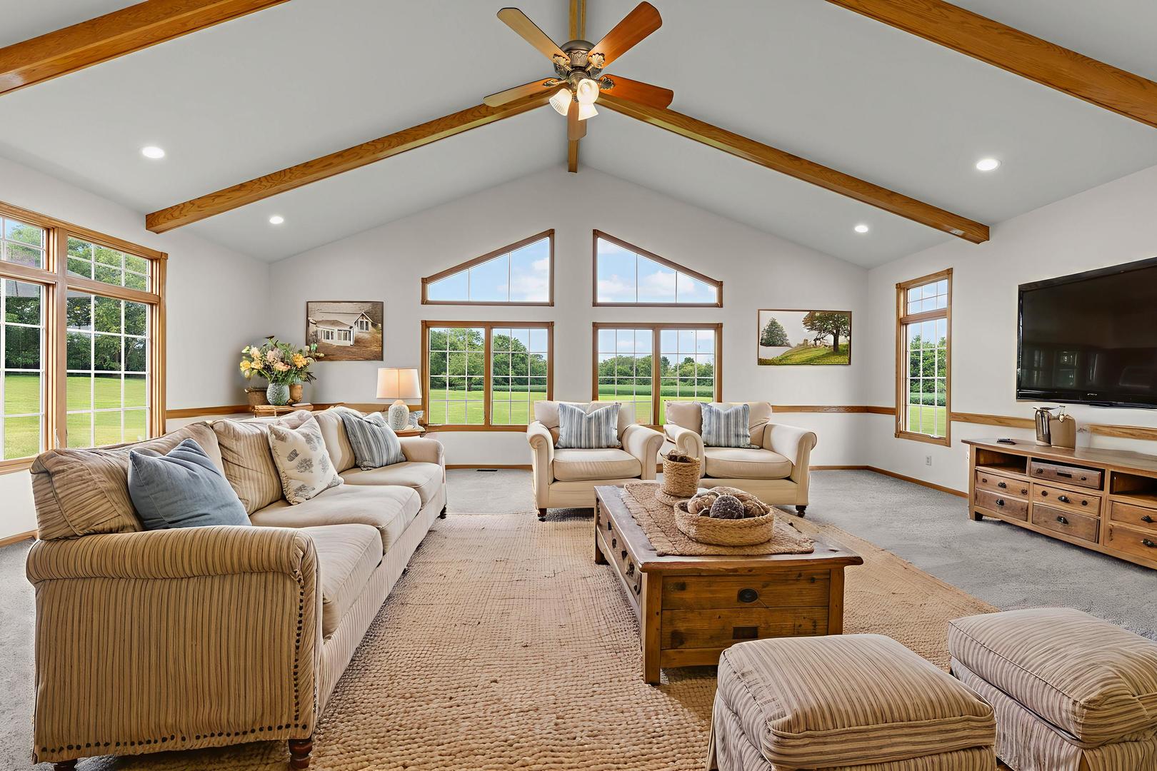 5065 E Sleepy Hollow Road, Earlville, IL 60518