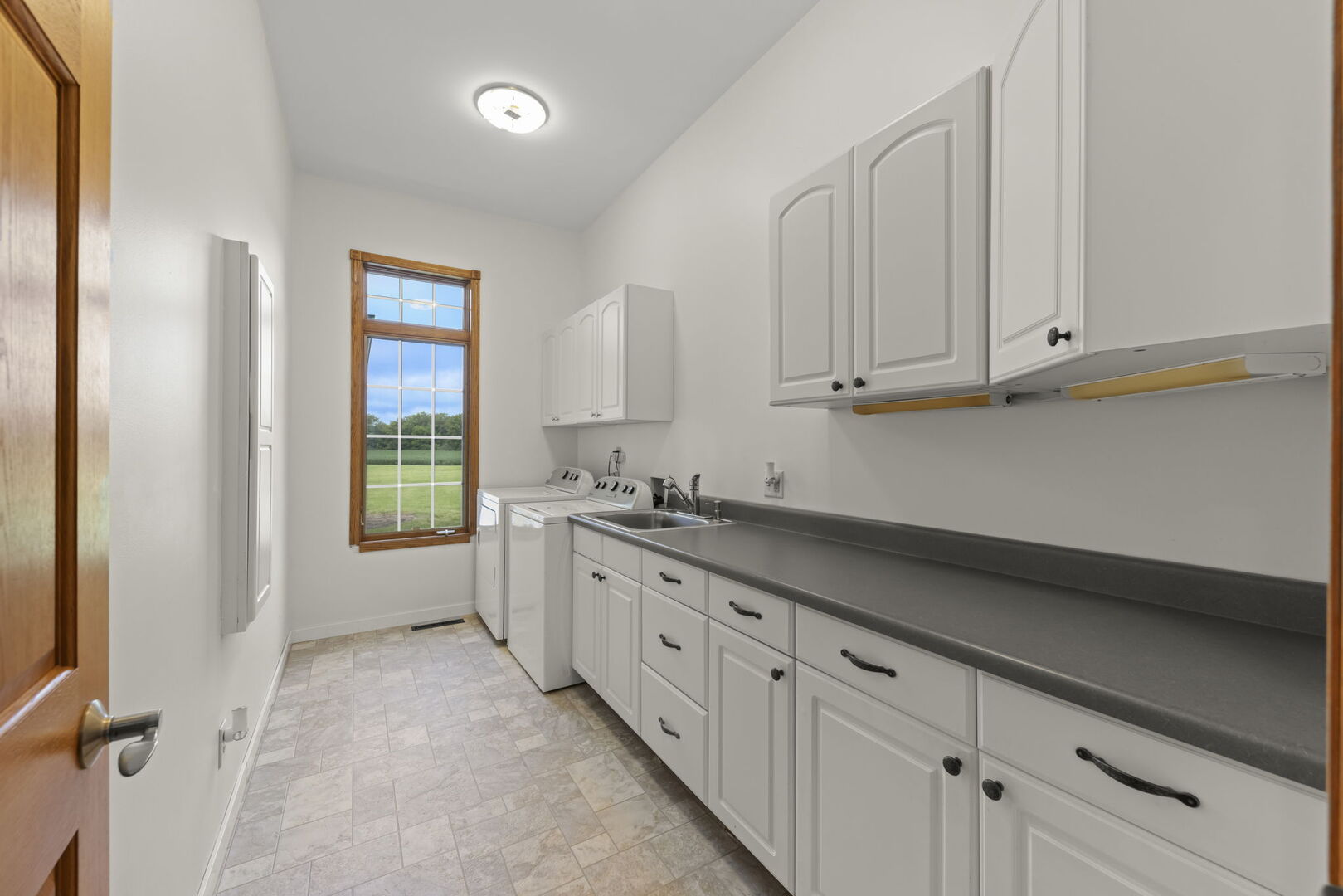 5065 E Sleepy Hollow Road, Earlville, IL 60518