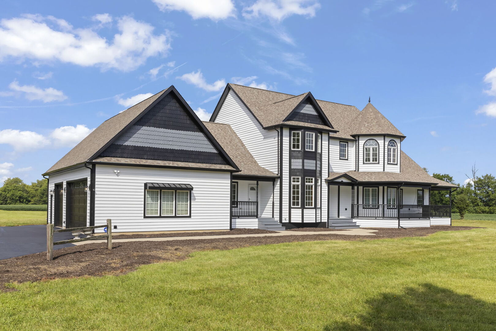 5065 E Sleepy Hollow Road, Earlville, IL 60518