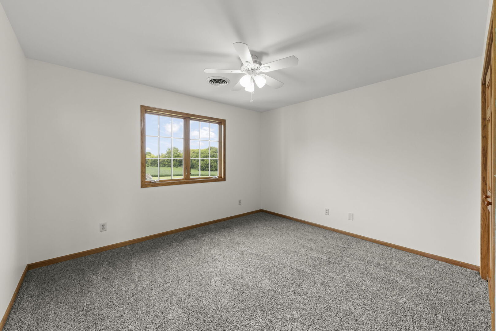 5065 E Sleepy Hollow Road, Earlville, IL 60518