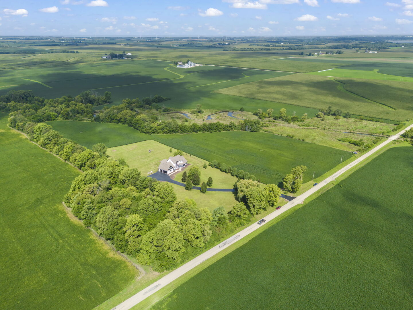 5065 E Sleepy Hollow Road, Earlville, IL 60518