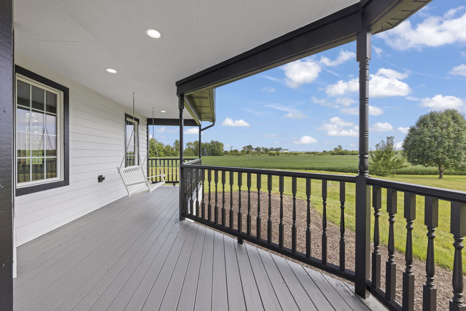 5065 E Sleepy Hollow Road, Earlville, IL 60518