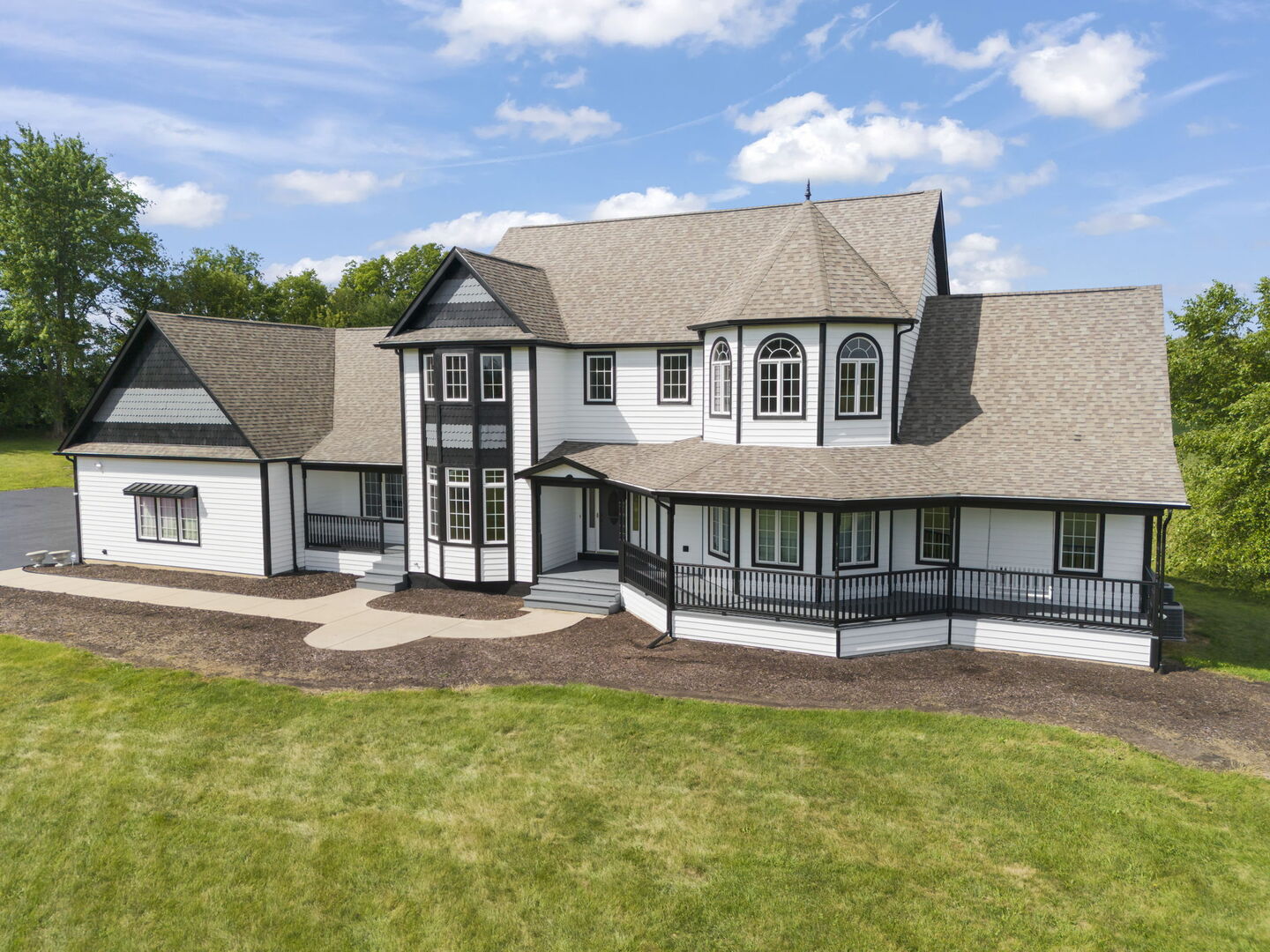 5065 E Sleepy Hollow Road, Earlville, IL 60518