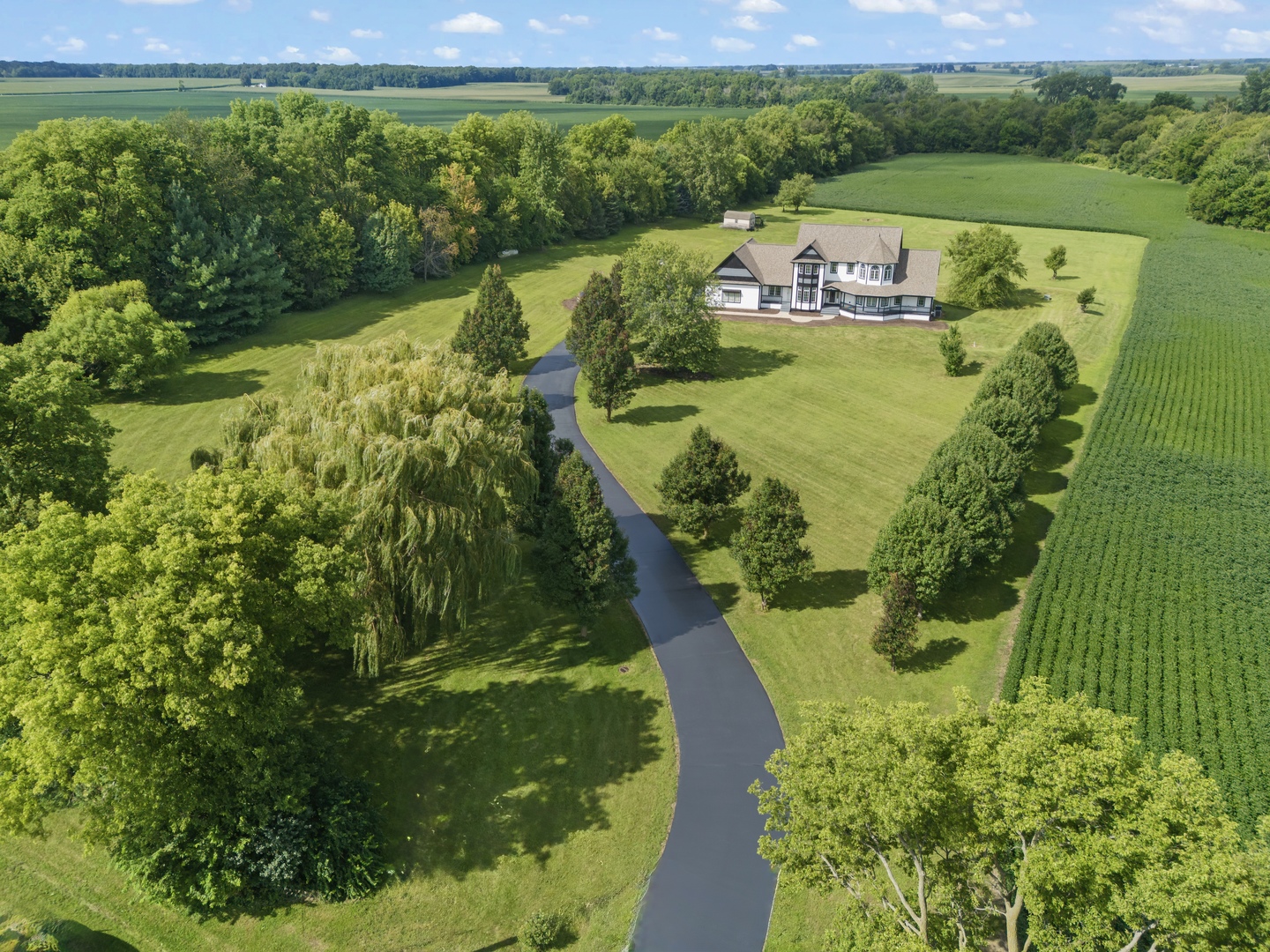 5065 E Sleepy Hollow Road, Earlville, IL 60518