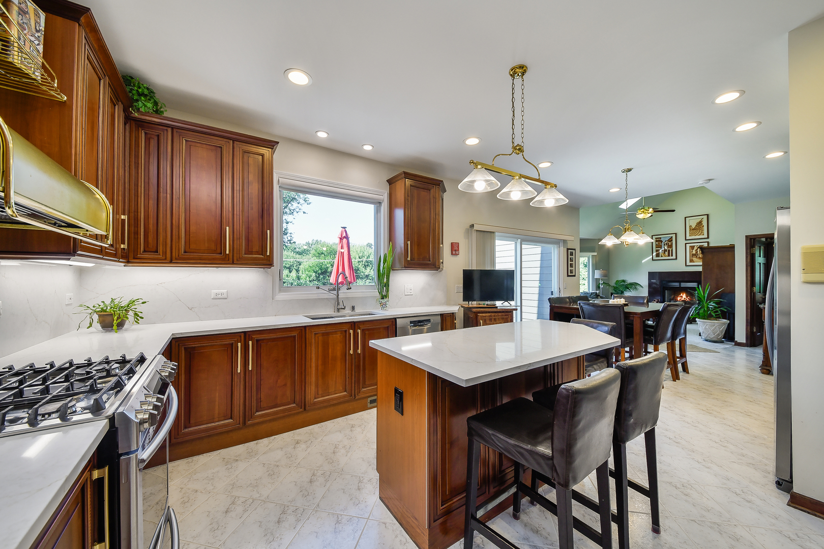 4522 Lee Avenue, Downers Grove, IL 60515