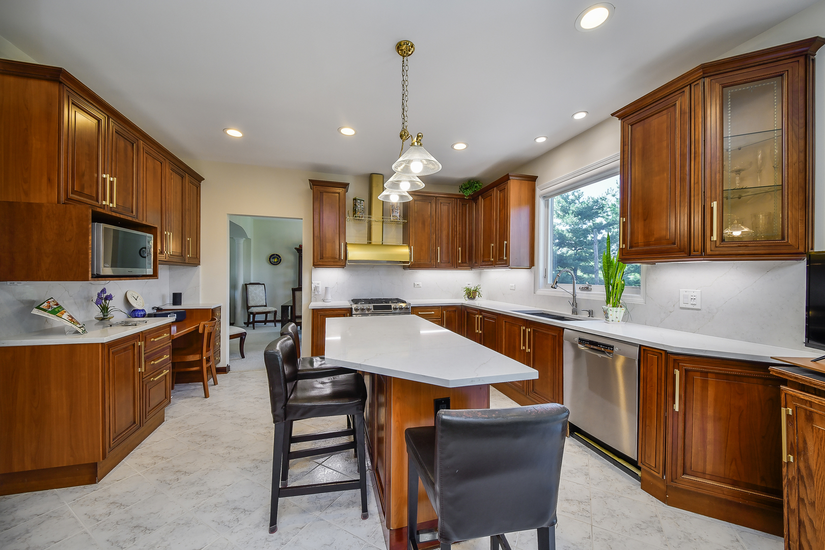 4522 Lee Avenue, Downers Grove, IL 60515