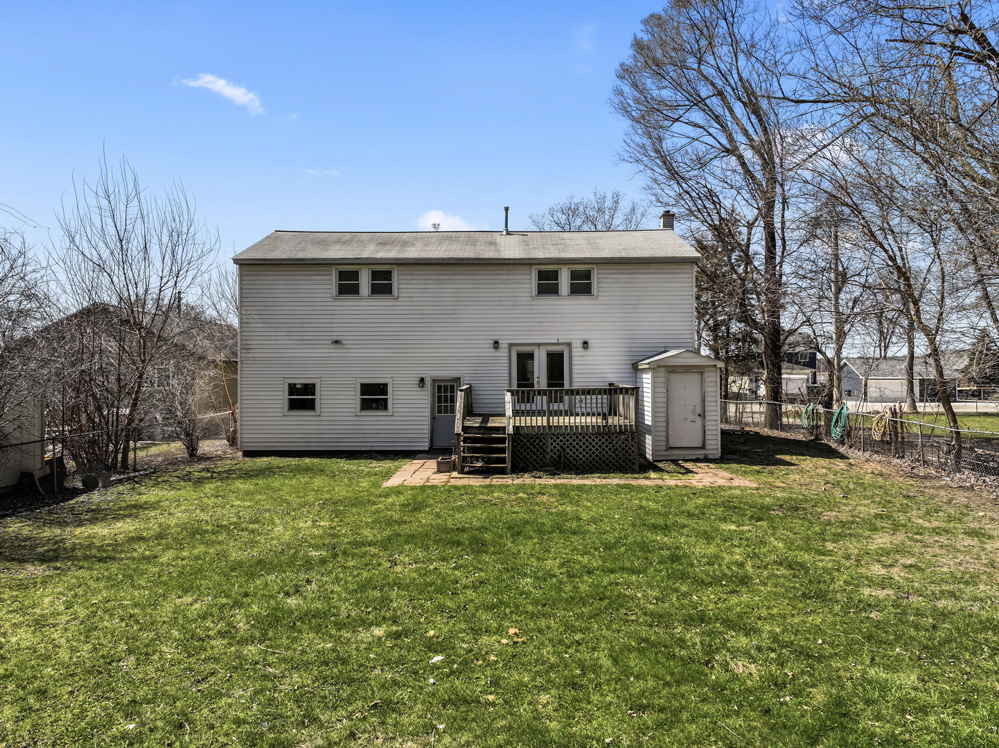 2916 Oakwood Avenue, McHenry, IL 60051