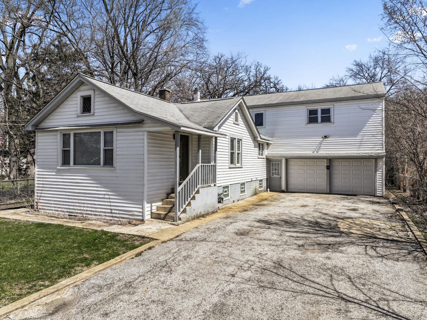 2916 Oakwood Avenue, McHenry, IL 60051