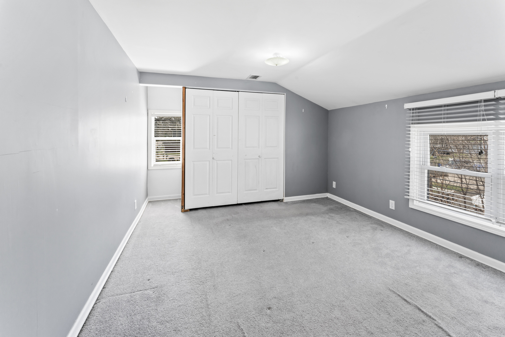 2916 Oakwood Avenue, McHenry, IL 60051