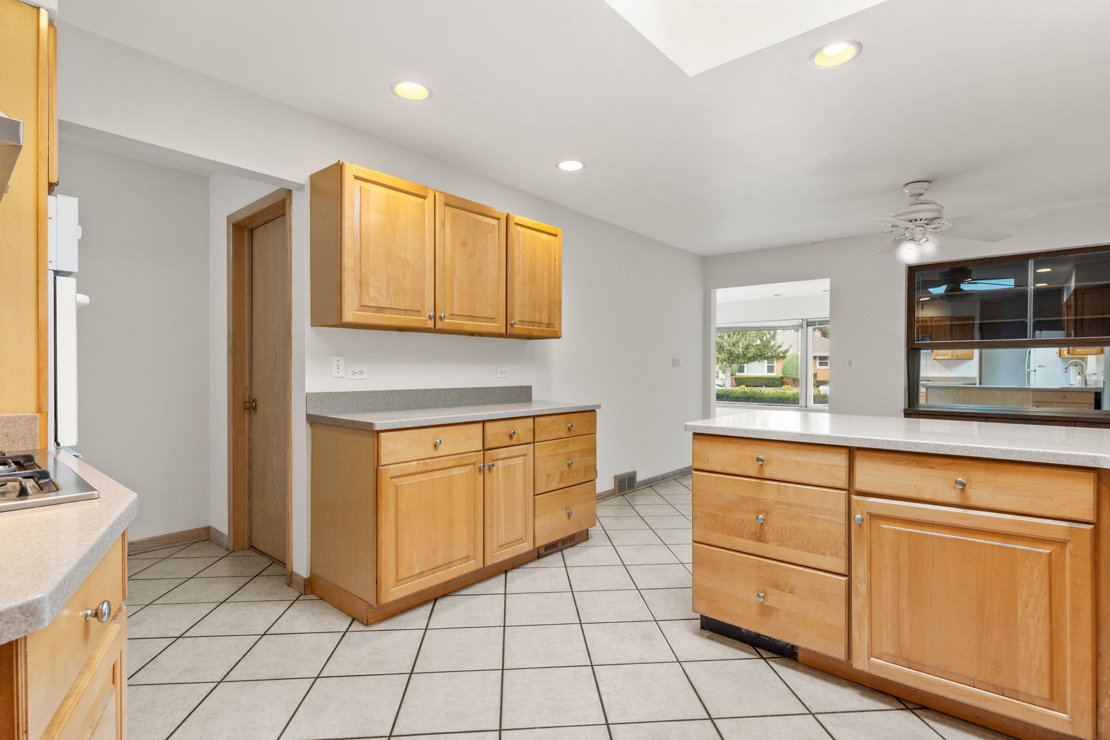1242 Heidorn Avenue, Westchester, IL 60154