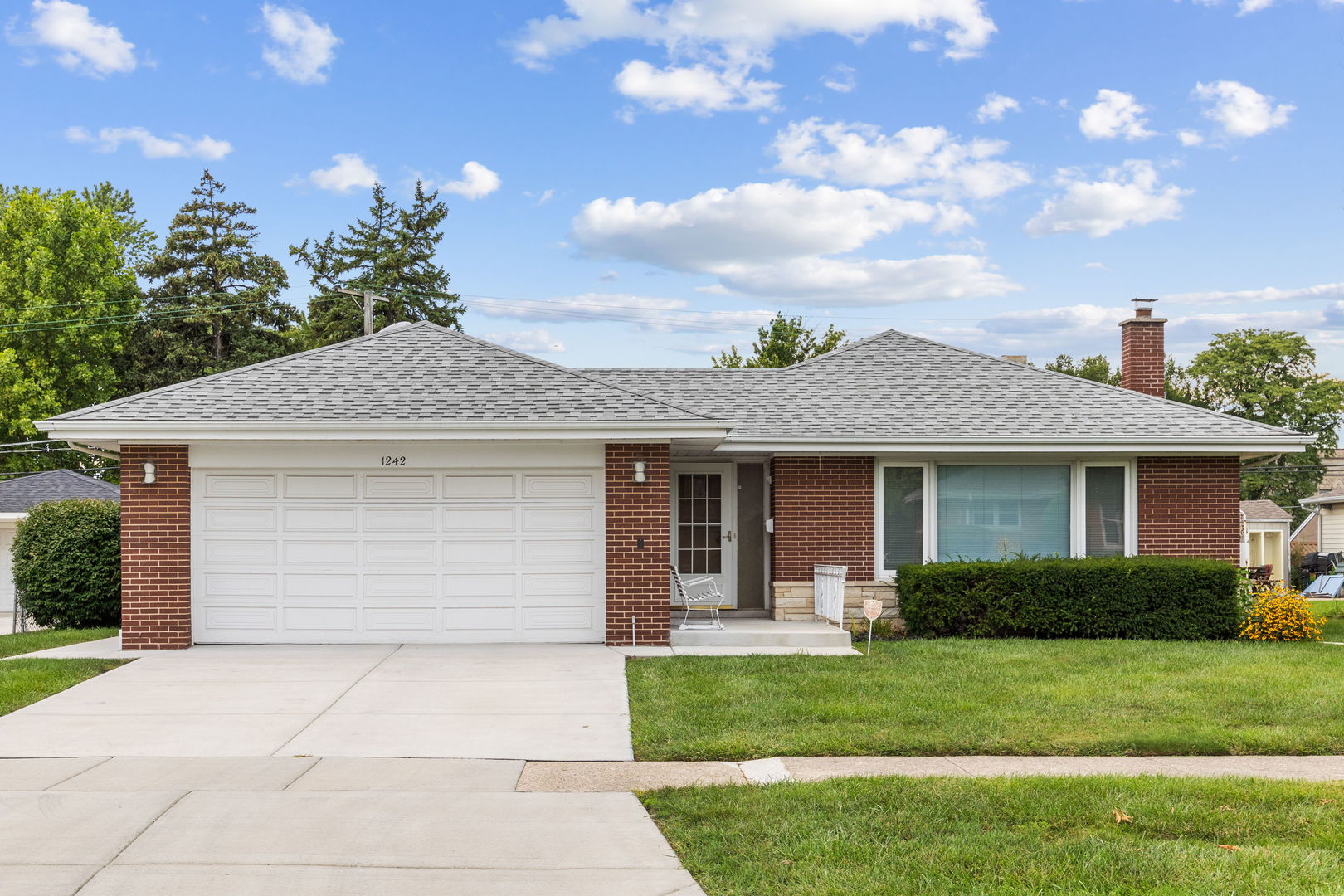 1242 Heidorn Avenue, Westchester, IL 60154