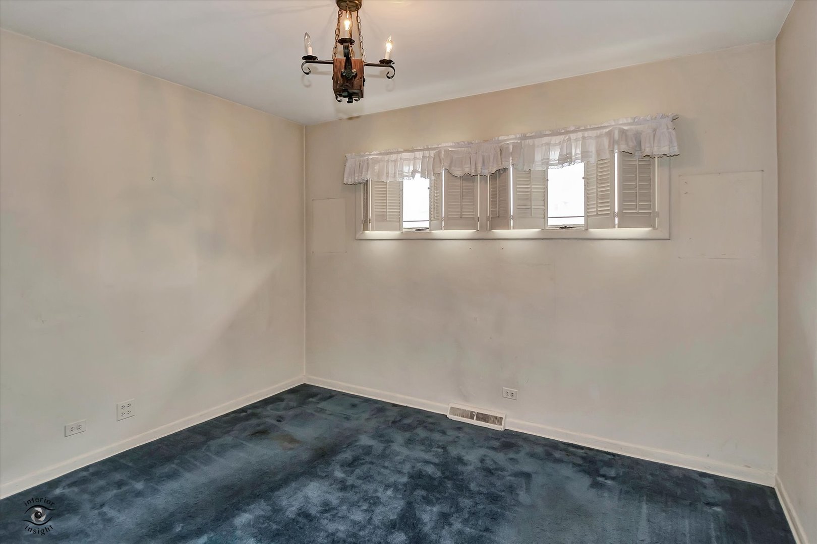 9139 S Oakley Avenue, Chicago, IL 60643