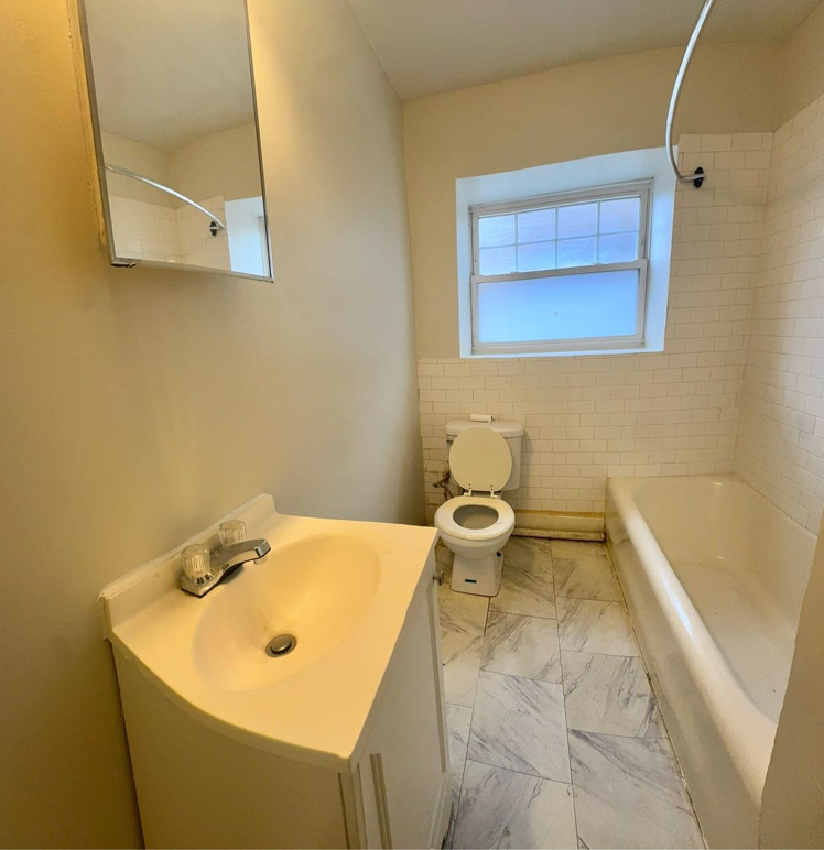 3302 Kenilworth Avenue #103, Berwyn, IL 60402