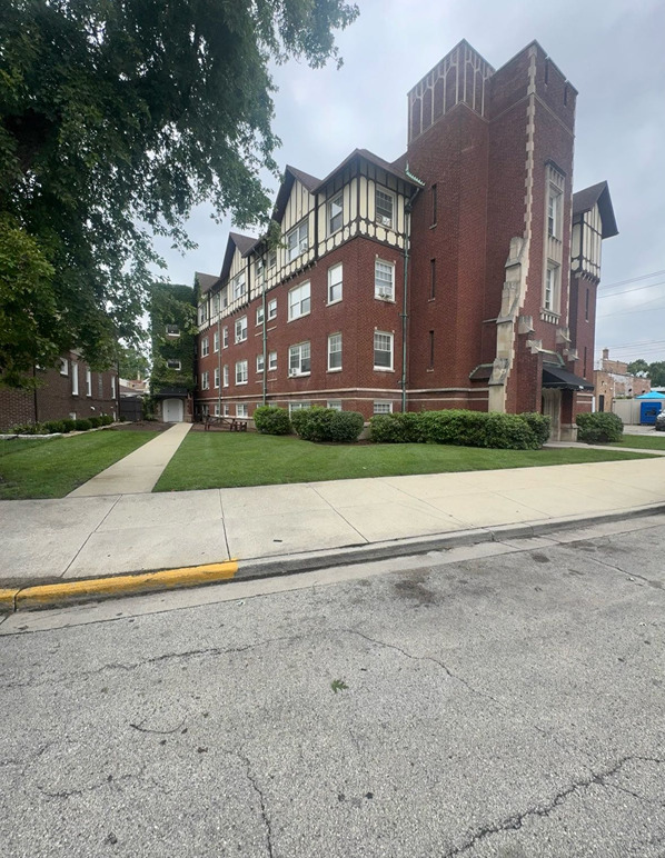 3302 Kenilworth Avenue #103, Berwyn, IL 60402