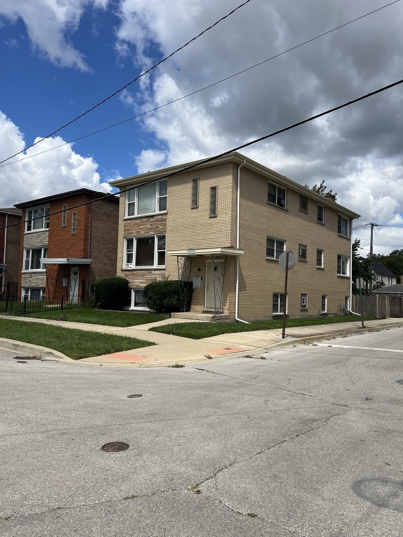 1 W 137th Place, Riverdale, IL 60827