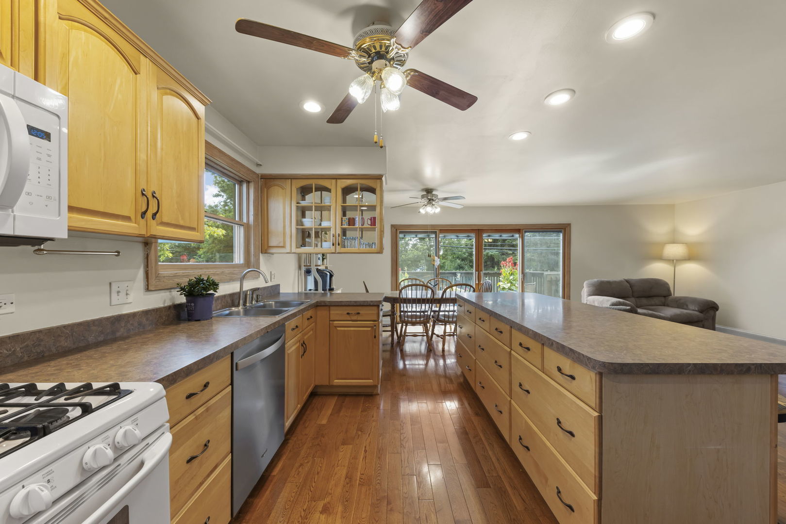 219 E Lincoln Avenue, Glendale Heights, IL 60139