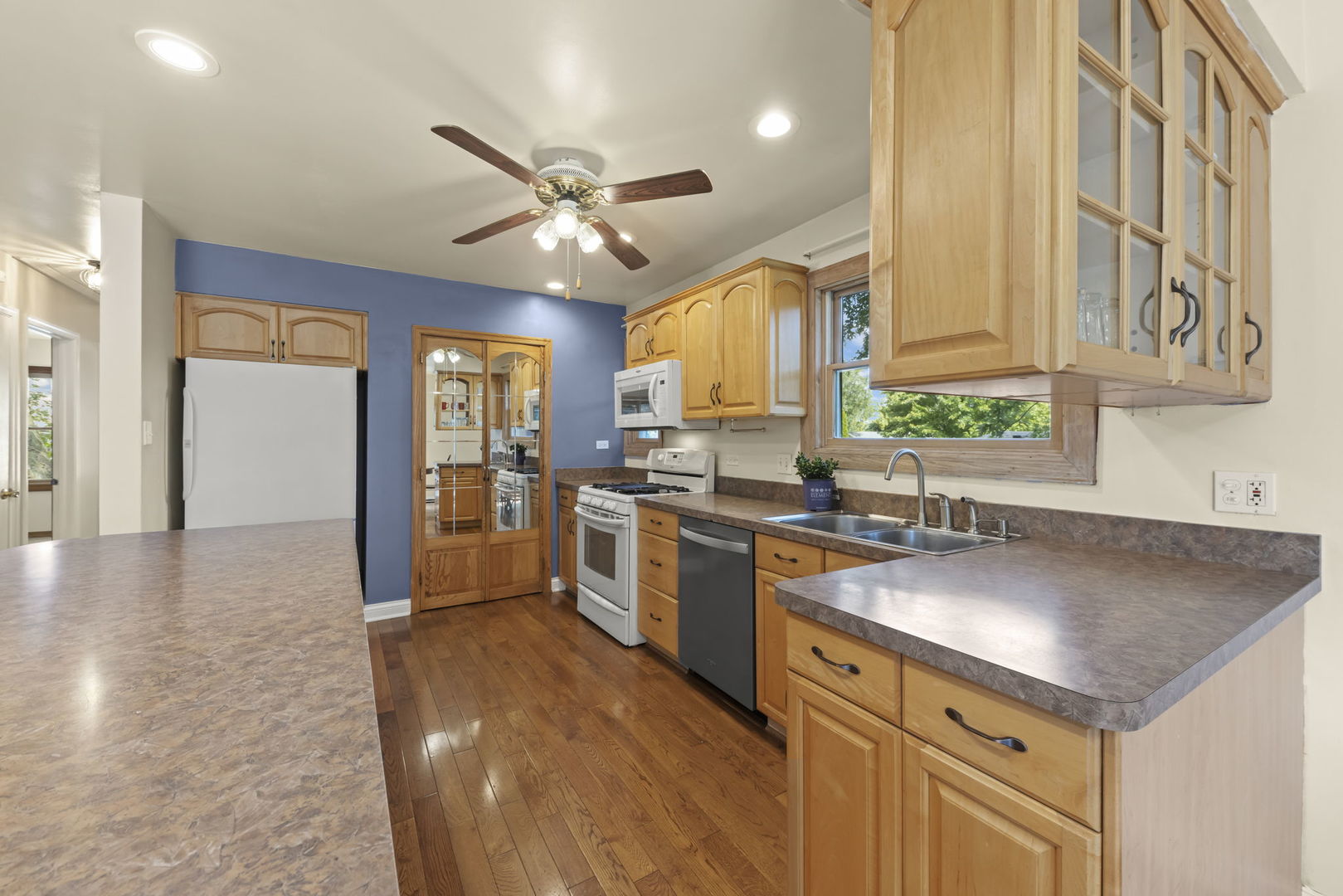 219 E Lincoln Avenue, Glendale Heights, IL 60139