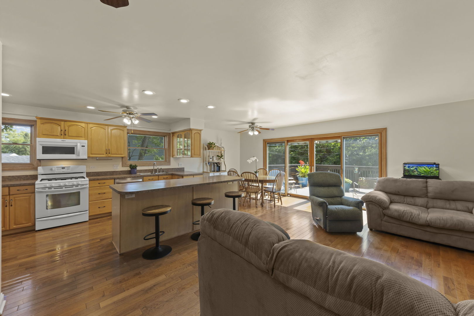 219 E Lincoln Avenue, Glendale Heights, IL 60139