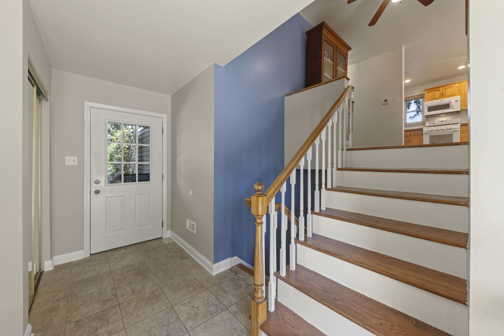 219 E Lincoln Avenue, Glendale Heights, IL 60139