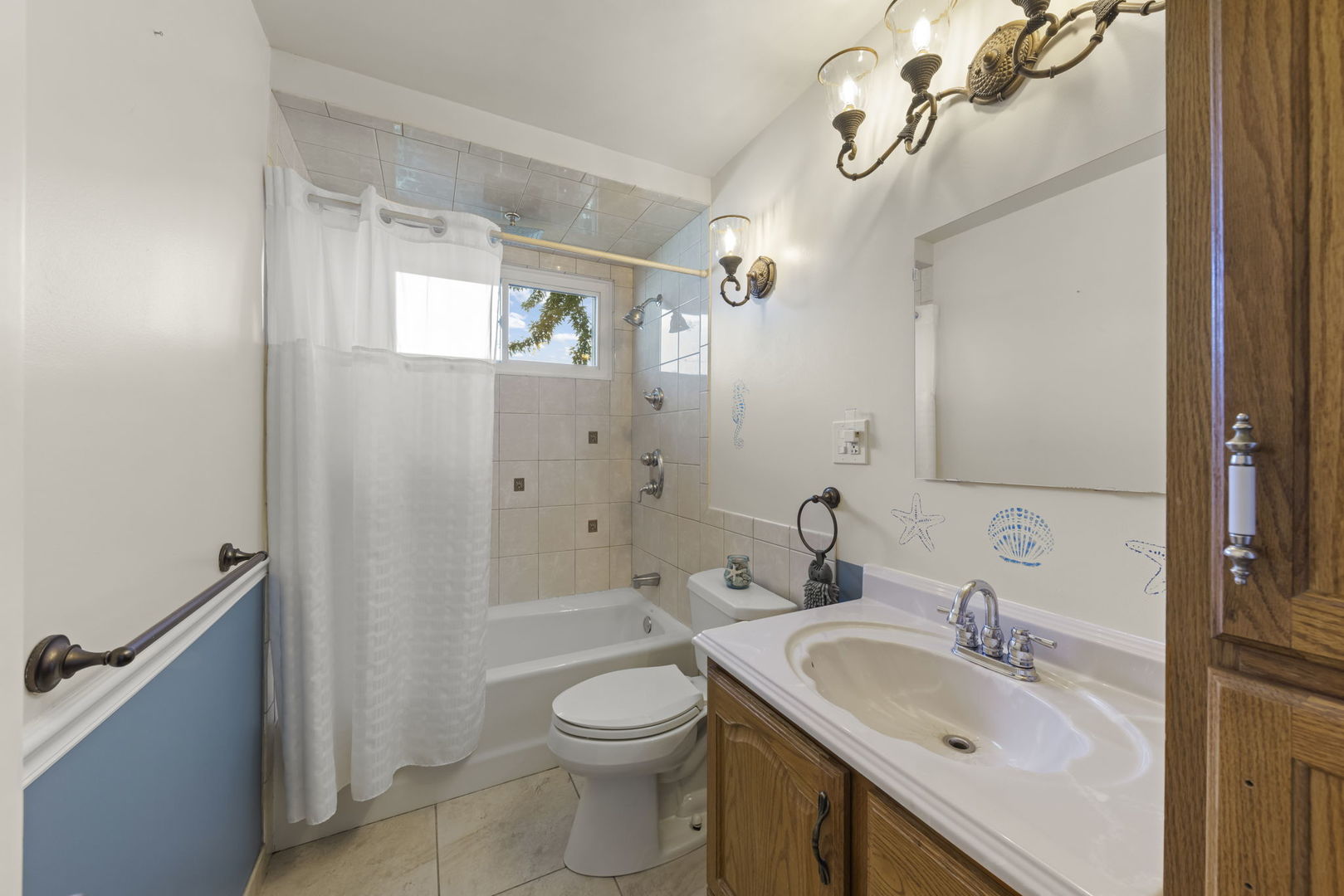 219 E Lincoln Avenue, Glendale Heights, IL 60139