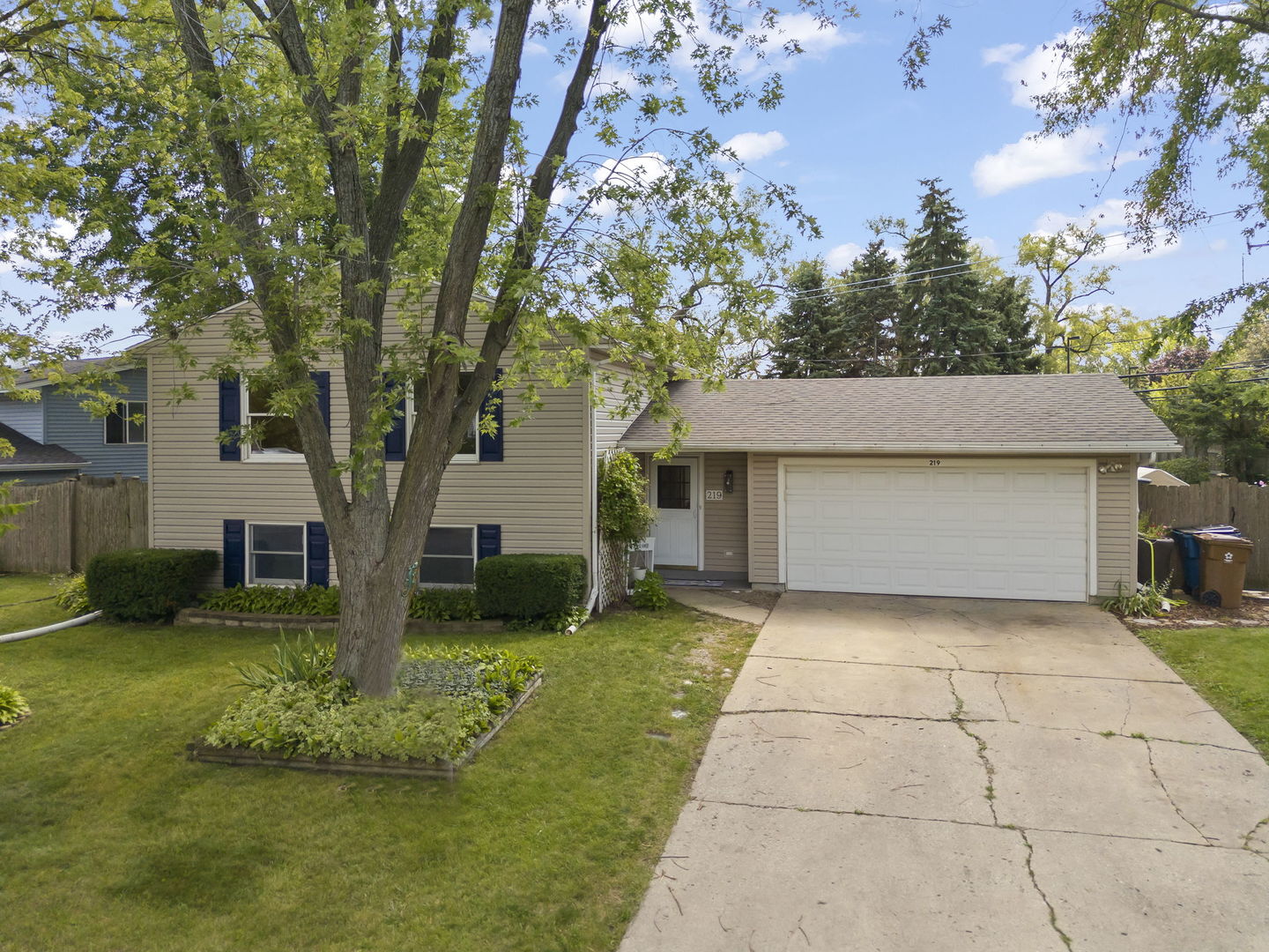 219 E Lincoln Avenue, Glendale Heights, IL 60139